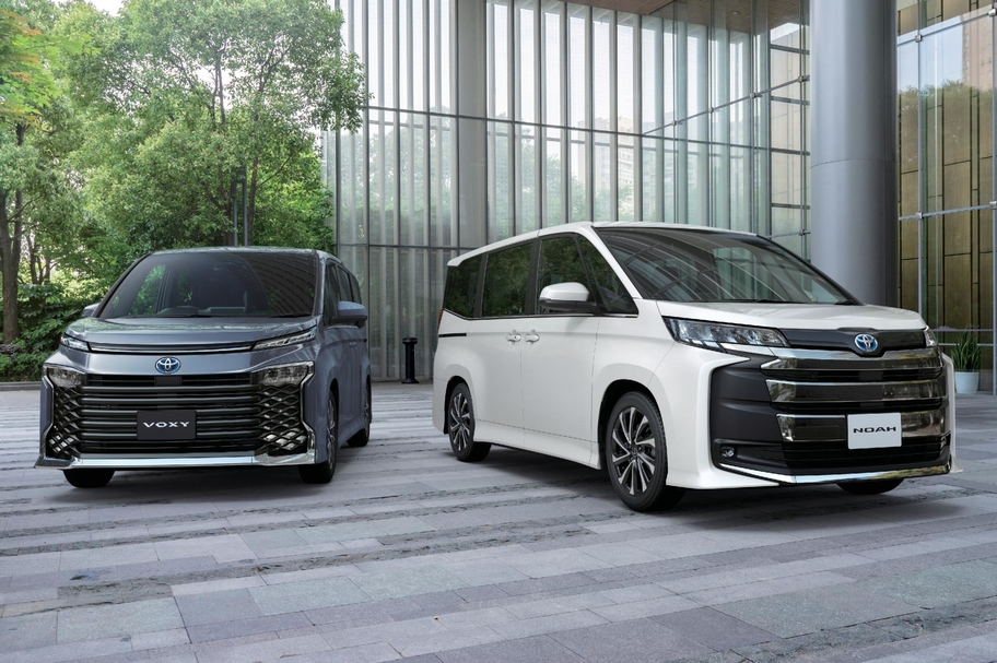 トヨタ90系ノアとヴォクシーの画像